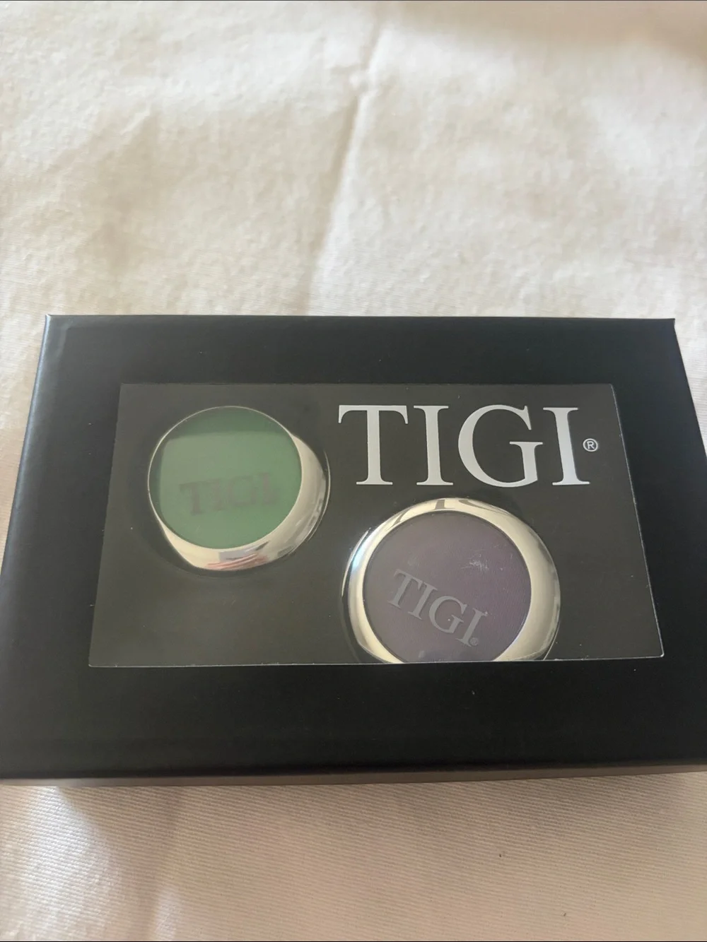 TIGI Eyeshadow Duo — Green & Lavender Purple